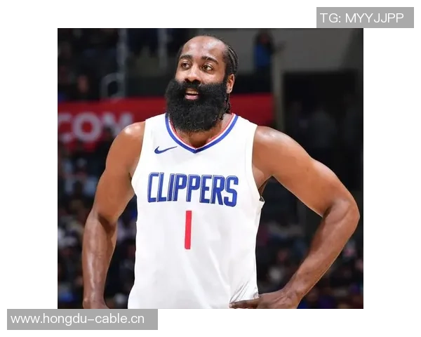 哈登关键时刻缺乏沟通两次让队友接球却未回头引发争议