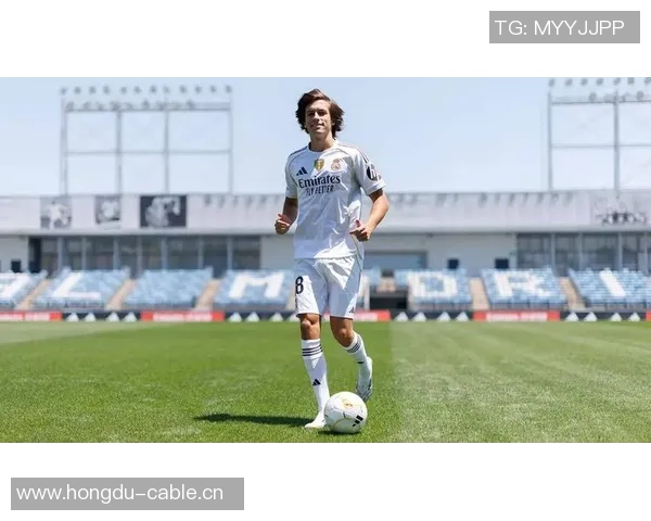 皇马欲抢先签约19岁斯米特估值高达6000万欧元成为重点目标 皇马欲抢先签约19岁斯米特估值高达6000万欧元成为重点目标