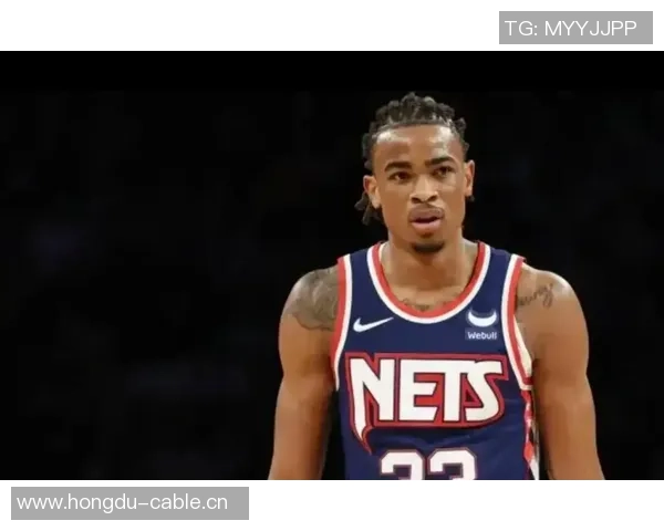 克拉克斯顿半场表现出色11投6中贡献13分7篮板2助攻1抢断