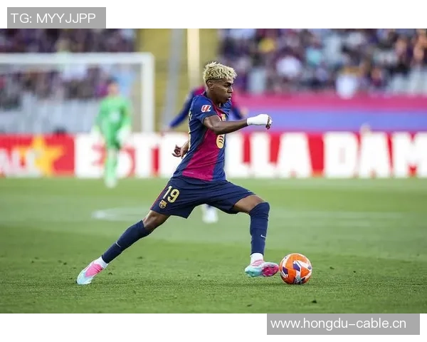 巴萨重返诺坎普纪念海报揭幕亚马尔弗里克库巴西齐聚一堂