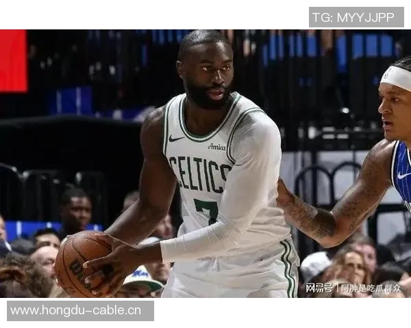 怀特三分表现出色助力球队胜利西蒙斯贡献巨大成关键球员