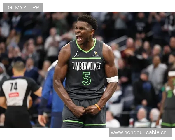 爱德华兹前四节表现低迷加时发力独得5分全场贡献7分4板3助