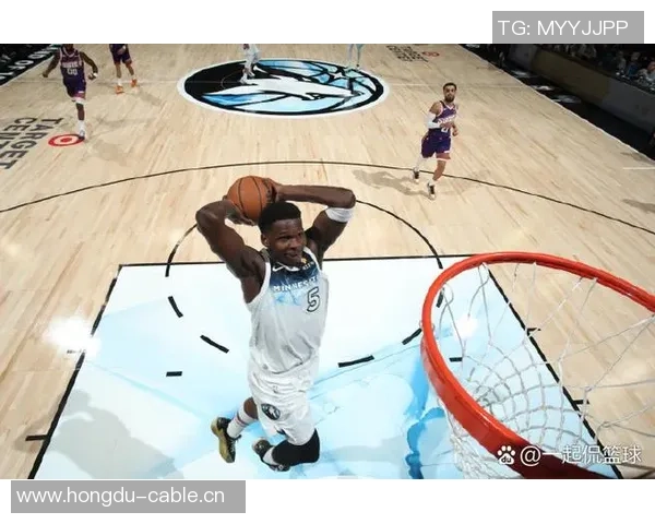 阿伦轻松发挥12投7中贡献20分7篮板2助攻1抢断展现出色状态 阿伦轻松发挥12投7中贡献20分7篮板2助攻1抢断展现出色状态