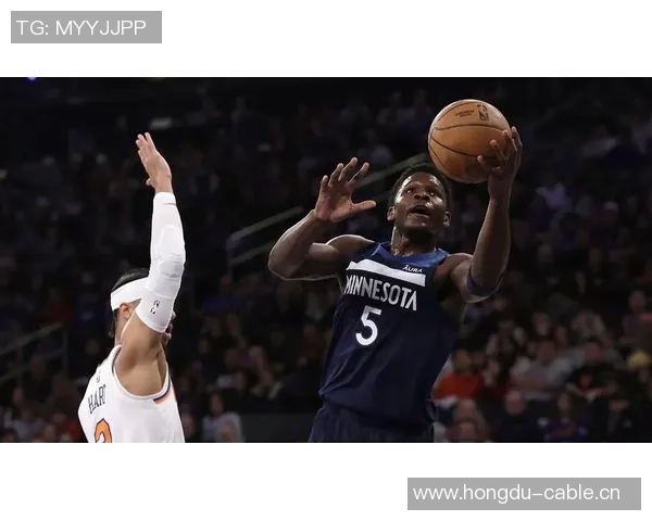 爱德华兹半场表现抢眼13投6中砍下并列最高16分助力球队奋勇争先 爱德华兹半场表现抢眼13投6中砍下并列最高16分助力球队奋勇争先