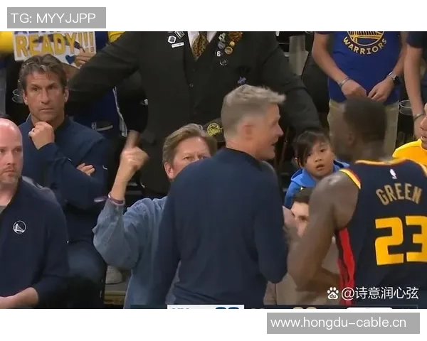詹姆斯快攻遭遇米勒防守冲突裁判判罚引发黄蜂教练挑战未果