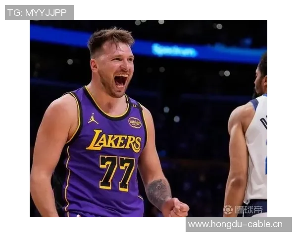 克拉克斯顿再创佳绩29分钟砍下三双14分11板10助助球队赢得胜利