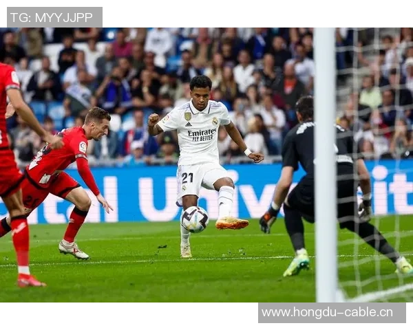 西媒报道皇马寻求创造力中场埃尔切新星门多萨成潜在目标