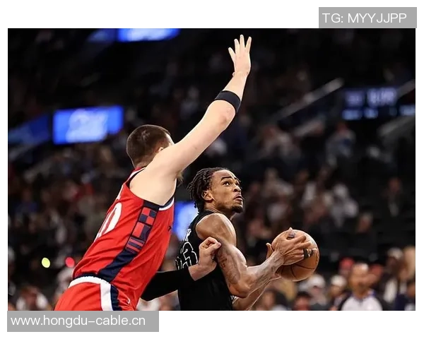 克拉克斯顿今日表现出色11投8中贡献19分7篮板5助攻3盖帽助球队获胜 克拉克斯顿今日表现出色11投8中贡献19分7篮板5助攻3盖帽助球队获胜